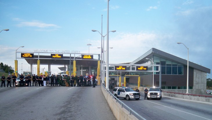 CBP personnel in Sault Ste Marie take a moment to recognize the fallen on 9/11 at the International Bridge. (Picture: US Customs & Border Protection)