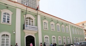 National Customs building in Luanda. [Photo - Lino Guimarães.]