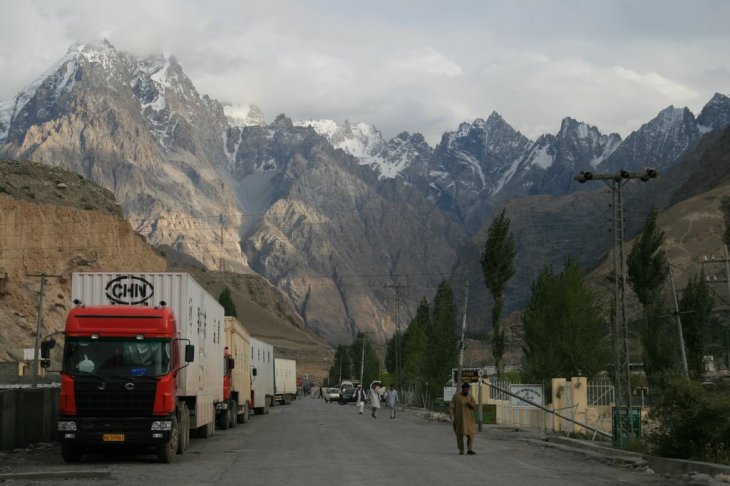 Sost_Pakistan_Customs_and_Chinese_Trucks